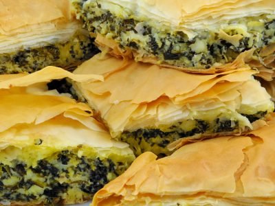 Пирог из слоеного теста с сулугуни: быстрый рецепт