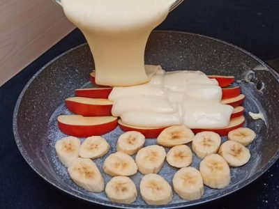 Ленивый пирог с бананом и яблоком