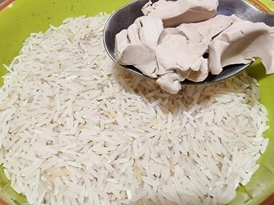 Румяные лепешки из риса на сковороде