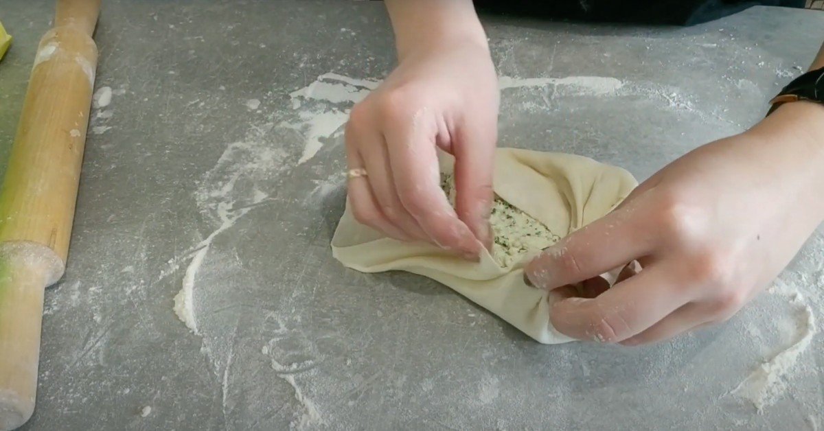 лепешки с брынзой