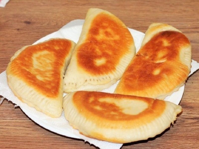 лепешки на бумажных салфетках