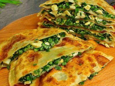 Лепешки с зеленым луком и яйцом