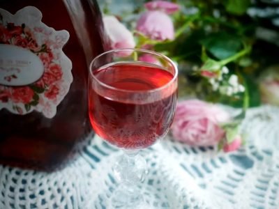 Домашний ликер из лепестков роз по рецепту деда