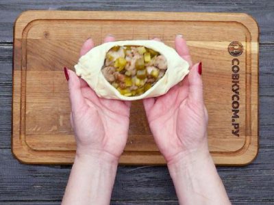 Лодочки из слоеного теста с начинкой