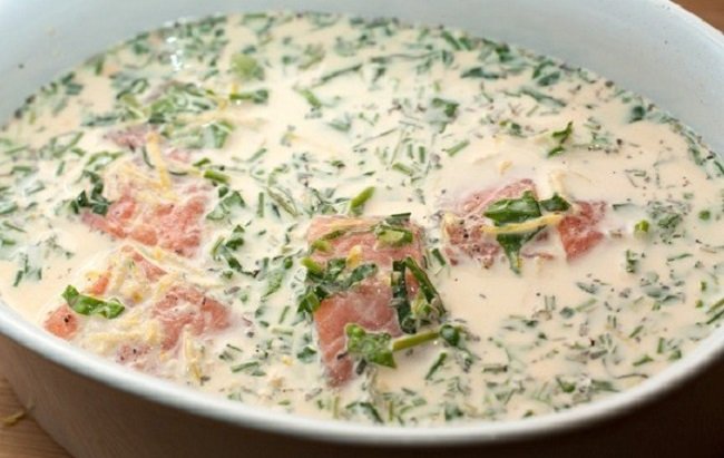 Лосось, запеченный в соусе с травами, рыба в соусе