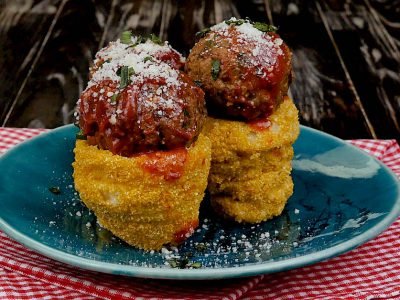 Закуска «Рожок»: луковые кольца с фаршем