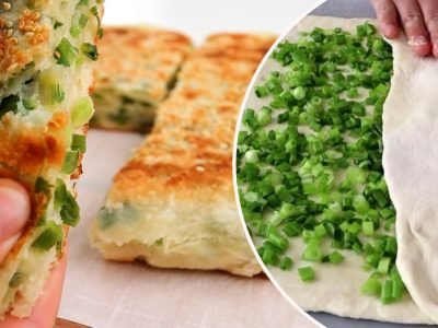 Слоистый луковый хлеб на сковороде