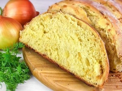 Дрожжевой луковый хлеб в духовке