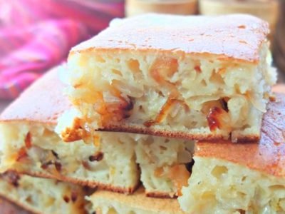 Луковый пирог на сковороде