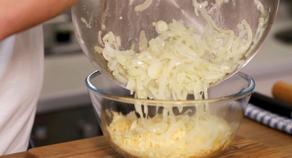 луковый пирог с сыром