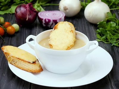 Луковый суп по-французски