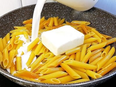Нежные макароны в молочном соусе на сковороде
