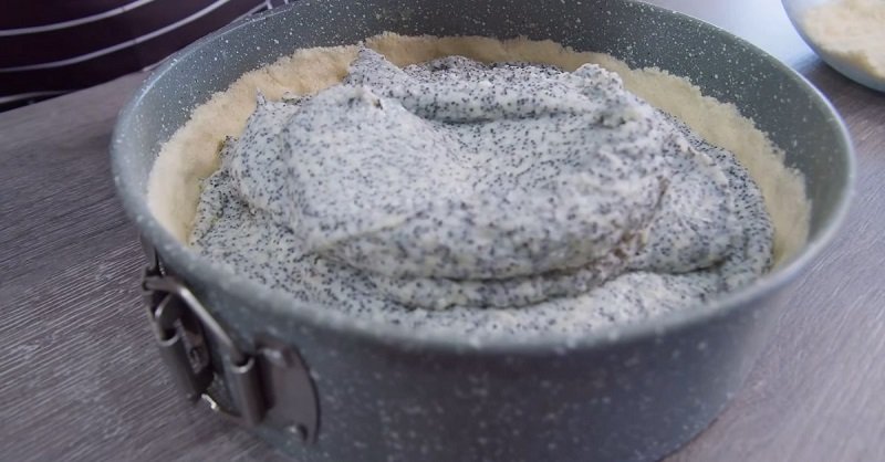 готовый пирог с маком