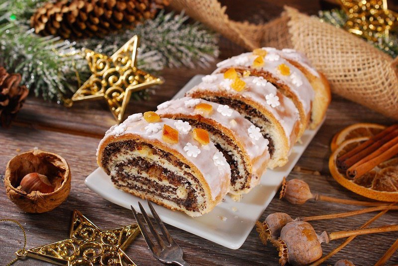 маковый рулет с глазурью