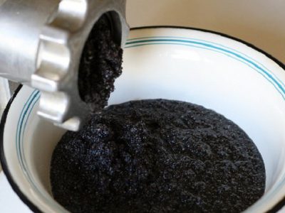 Маковый рулет с глазурью