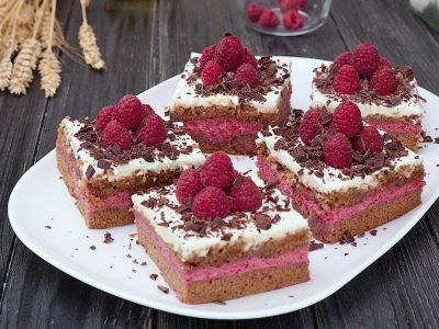 Малиновые пирожные