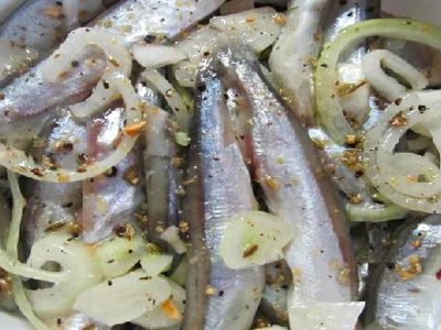 Маринованная мойва