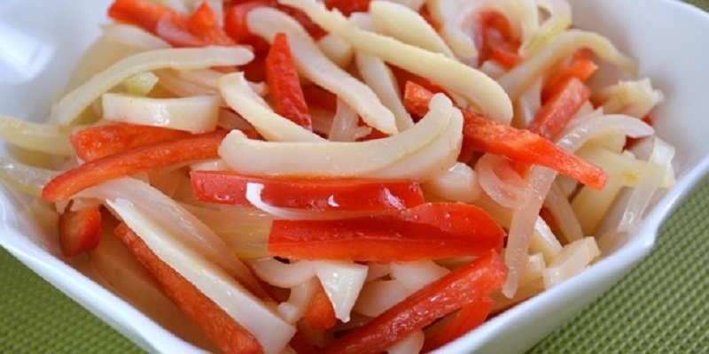 маринованные кальмары с овощами