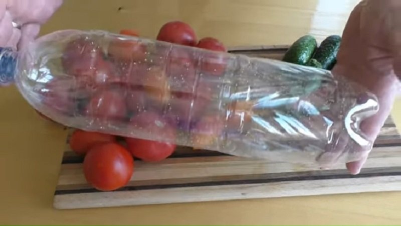 Овочі, мариновані в пляшці