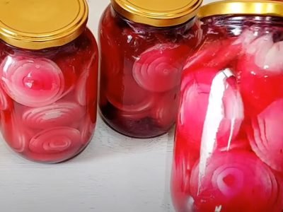 Маринованный лук в банках
