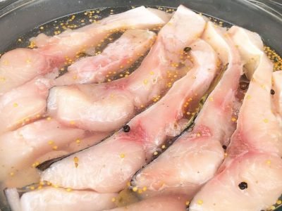 Маринованный толстолобик в банке