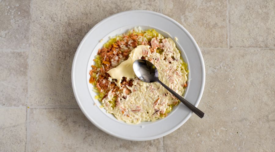 слои салата Мимоза