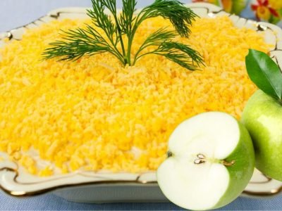 Салат «Мимоза» с яблоком
