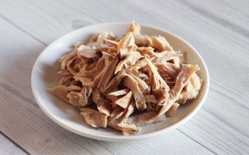 многослойный салат с курицей и грибами