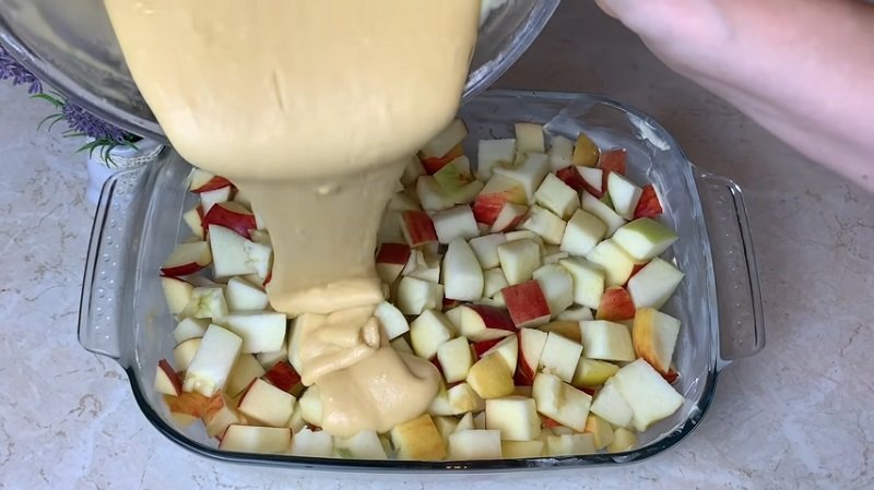 пирог перед выпеканием