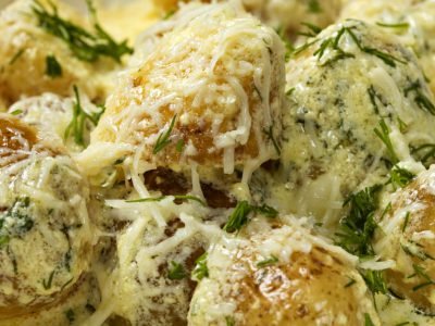 Молодой картофель в духовке целиком