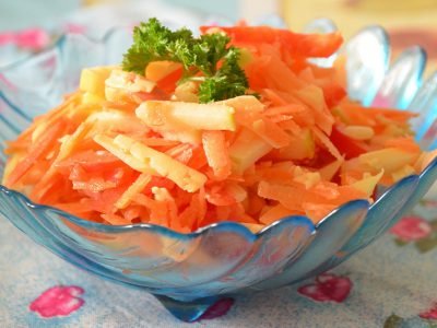 Морковный салат с сыром