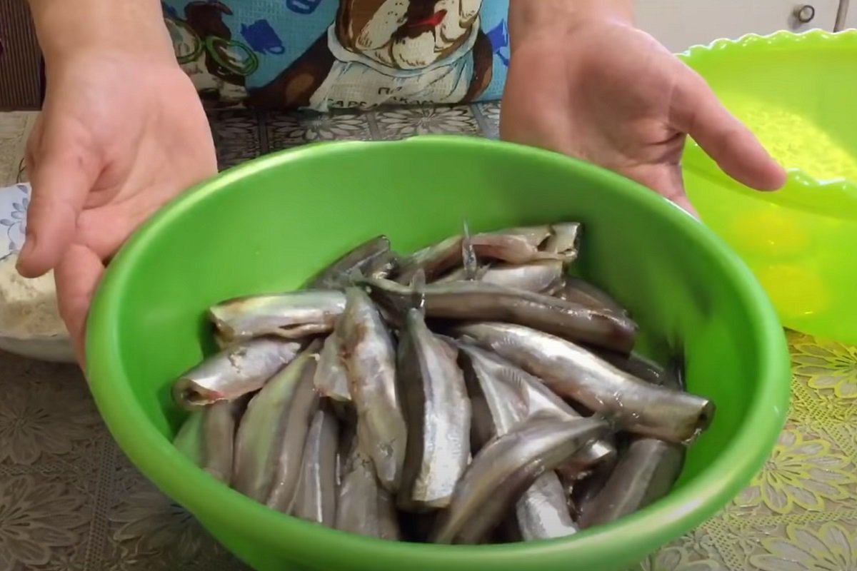 Мойва в клярі: рецепт кримських рибалок