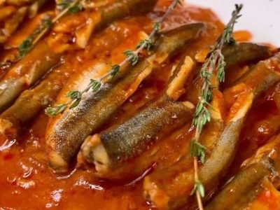 Мойва в томатном соусе на сковороде