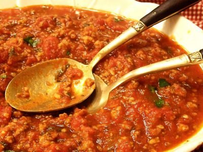 Мясной фарш с соусом маринара