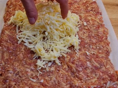 Мясной рулет из фарша