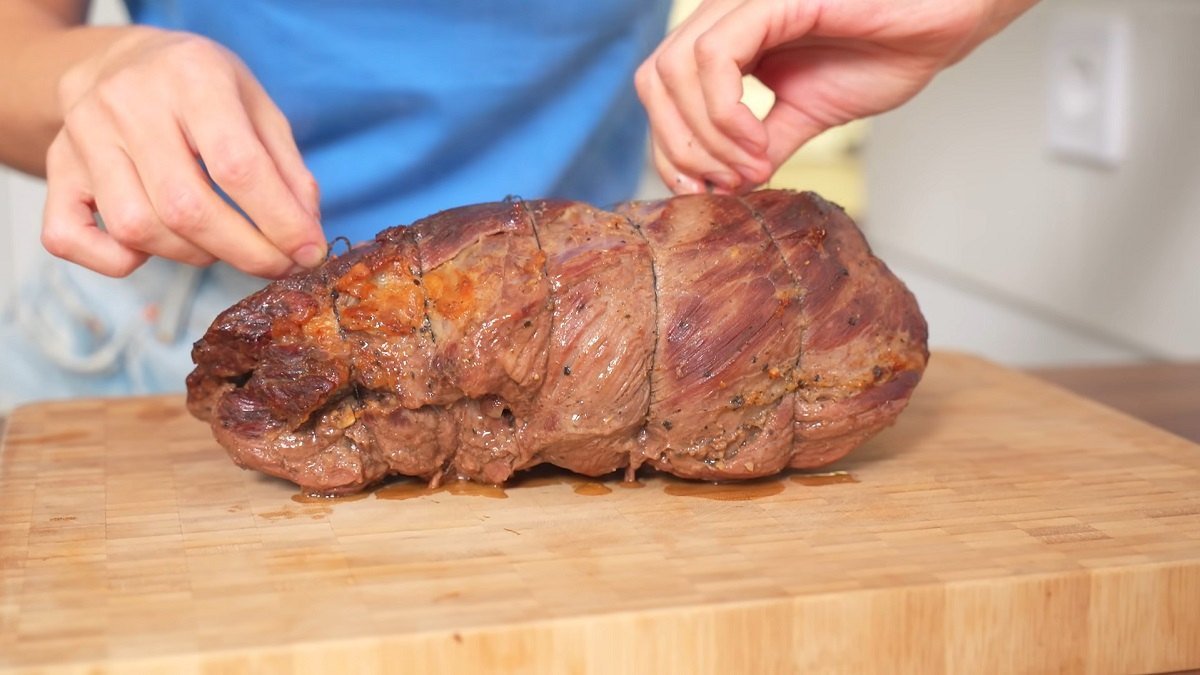 мясной рулет с грибами