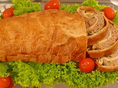 Слоеный рулет с фаршем
