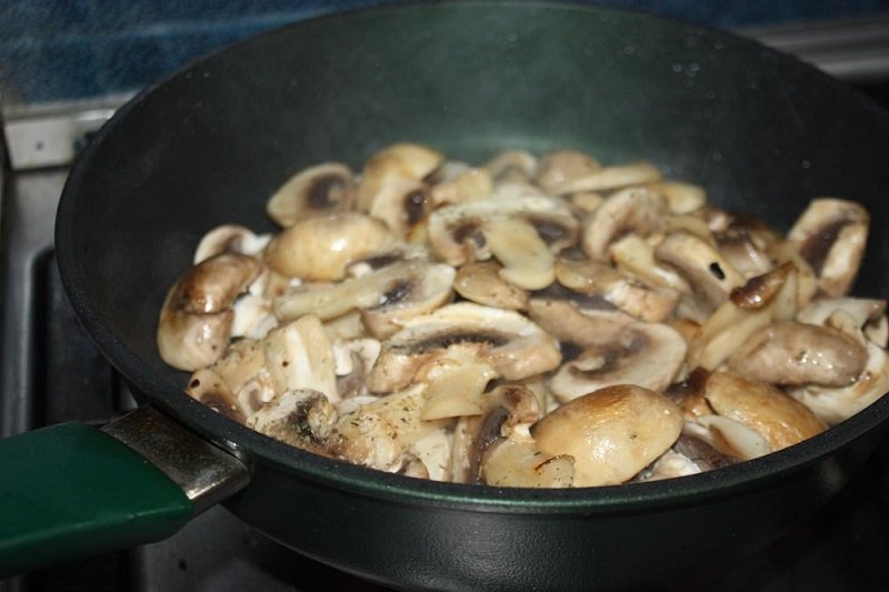 жарить грибы