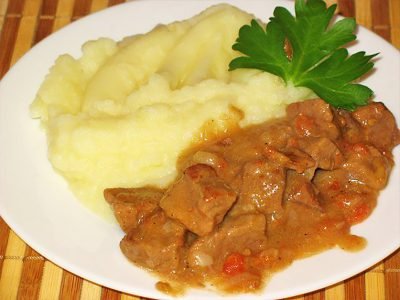 Мясо с подливой