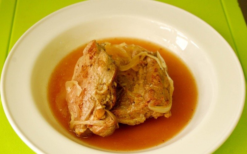 мясо под рябиновым соусом