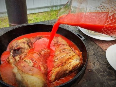 Нежное мясо в томатном соке