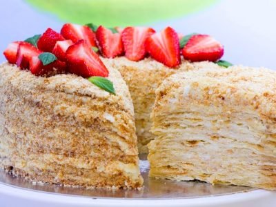 Нежный «Наполеон» с клубникой