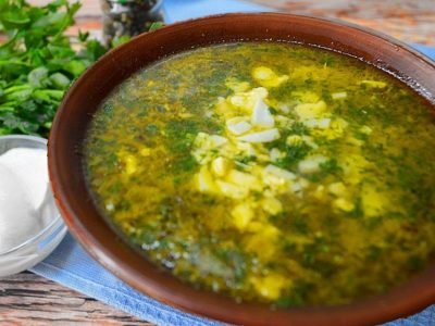 Настоящий украинский зеленый борщ со щавелем и крапивой