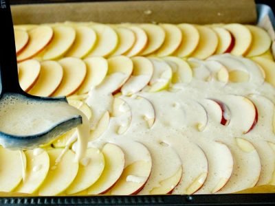 Ароматный немецкий пирог с яблоками