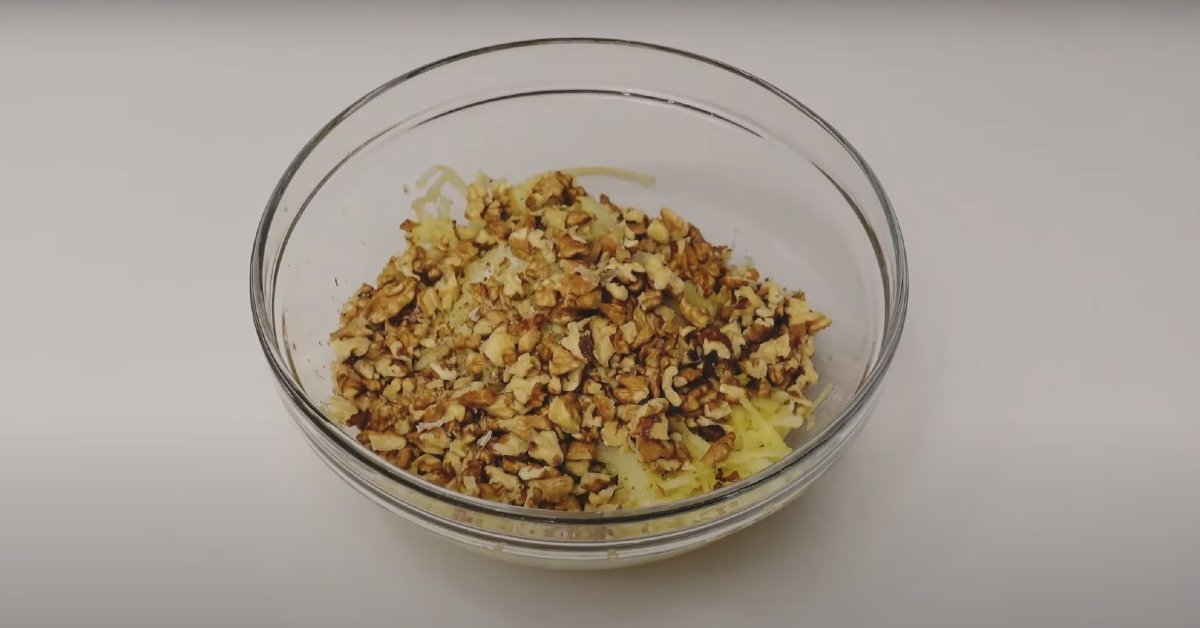 яблоки с орехами