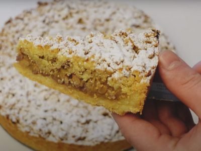 Немецкий пирог с яблоками и грецкими орехами