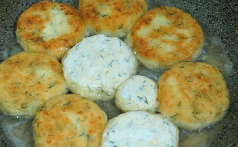 жарить сырники