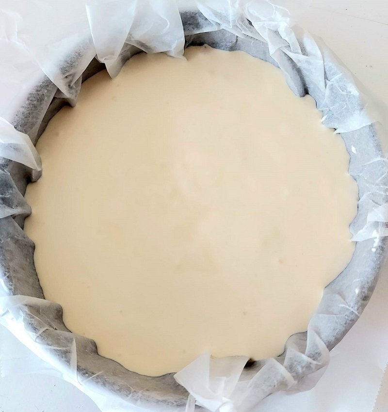 выливание теста в форму