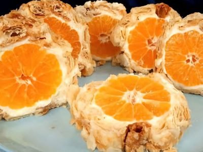 Новогодний десерт из мандаринов и слоеного теста