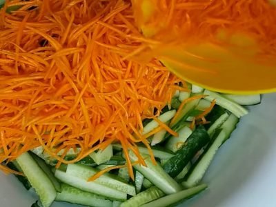 Огурцы по-корейски с морковью